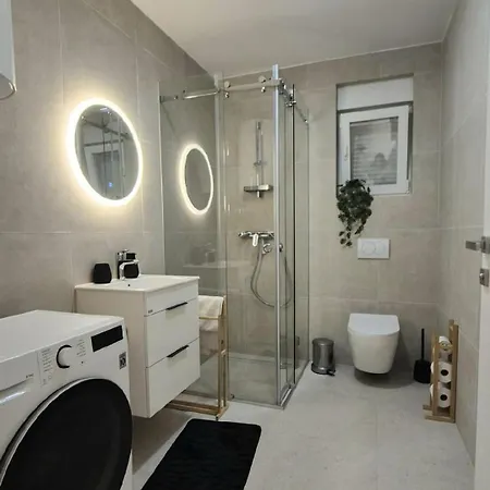 Vruljica Star - Near Old Town Quiet Area Private Parking 아파트